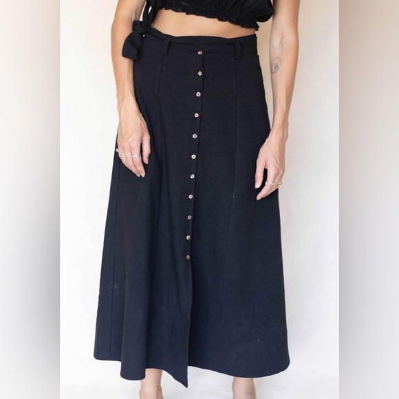 Arraei Dresses & Skirts - Arraei Linen blend skirt